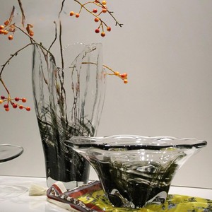 Jarrón de cristal irregular con diseño de ondas y flores, decoración artística para el hogar, con apertura gradual. - Product Image 4