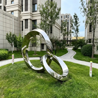 Sculpture moderne en acier inoxydable en forme d'anneau de Möbius, poli miroir, pour la décoration de jardins, de places publiques et de paysages