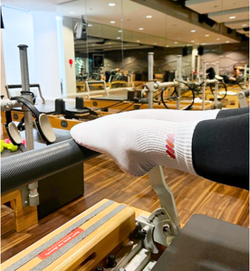 Özel paket çizgili desen nakış Logo kaymaz Yoga Pilates kavrama ekip çorap - Product Image 3