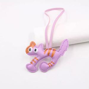 Porte-clés en cuir PU chaton de dessin animé amusant et mignon, personnalisé avec l'image de votre animal de compagnie. - Product Image 3