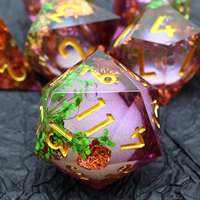 Set Dadu Resin Polihedral Buatan Tangan Kreatif 7 Buah dengan Tepi Tajam dan Desain Bunga Hijau untuk Hadiah D&D TTRPG-Liquid 13