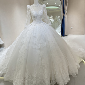 Robe de mariée moderne pour femme, longueur ras du sol, DW0091, manches longues, dentelle, sequins, traîne chapelle, applique fleurie en cristal - Product Image 1