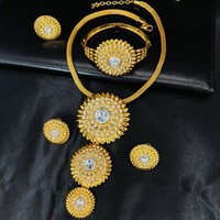 Ensemble quatre pièces en alliage pour femme, best-seller transfrontalier : colliers, boucles d'oreilles, bracelets, bagues serties de diamants – Cadeaux quotidiens et de mariage