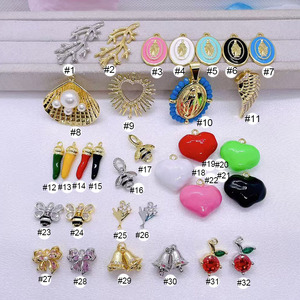 CZ9046 18k Plaqué Or Émail Notre Dame Puffy Coeur CZ Arc Arbre Branche Cloches De Noël Martini Fleur Coupe Poivre Charme Pendentifs - Product Image 5
