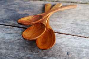 Cuillères en bois artisanales pour la cuisine, le service, le mélange et la préparation des aliments, fabriquées en bois naturel durable - Product Image 4