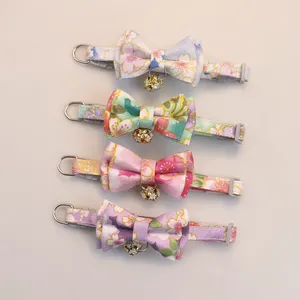 Collares elegantes de lujo para gatos y perros con lazo y campana, diseño deportivo a cuadros, ropa sostenible para exteriores para gatitos y cachorros - Product Image 1