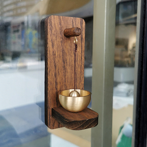 Carillon d'entrée en bois avec cloche en laiton pour la décoration de porte de magasin ou de maison - Product Image 3