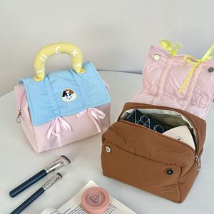 Sac Cosmétique Portable en Polyester Écologique à Fermeture Éclair, Forme Maison Mignonne, Grande Capacité, avec Poignée Souple, Motif Dessin Animé, Vente en Gros - Product Image 2