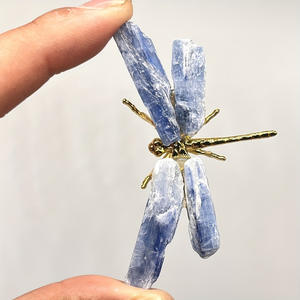 Vente en gros de pierres de guérison en cristal naturel sculpté, libellule en kyanite, libellule en cristal pour la décoration de la maison - Product Image 2