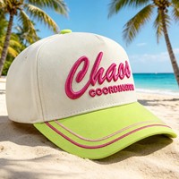 Casquette de baseball unisexe tendance en toile chevronnée à 5 panneaux, avec boucle en cuivre doré, impression en relief et visière incurvée, 100 % coton