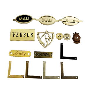 Logo personnalisé en métal personnalisé étiquette marquage à chaud gravure creuse ronde émail rouge couleur a m on avec <span class=keywords><strong>lin</strong></span> pour <span class=keywords><strong>Abaya</strong></span> vêtements canapé - Product Image 2
