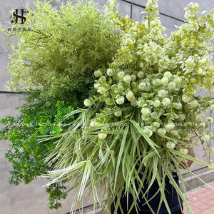 Decoración Navideña y <span class=keywords><strong>de</strong></span> Año Nuevo Hecha a Mano con Simulación <span class=keywords><strong>de</strong></span> Bambú Verde, Hierba <span class=keywords><strong>de</strong></span> Pico, Rosas <span class=keywords><strong>de</strong></span> Seda y Serie Bosque - Product Image 1