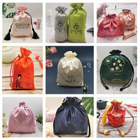 Fabricant de sacs à cordon en satin avec logo personnalisé Pochettes d'emballage pour perruques sous-vêtements perruque en or Emballage textile