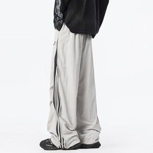<span class=keywords><strong>Pantaloni</strong></span> Sportivi Larghi con Striscia Laterale Metro Wholesale, Jogger Streetwear, <span class=keywords><strong>Pantaloni</strong></span> da Ginnastica in Nylon Parachute Antivento da Uomo - Product Image 3