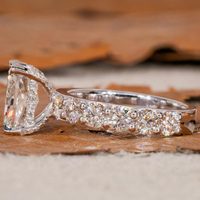 Anillo de Compromiso con Diamantes Cultivados en Laboratorio Certificados por IGI, Anillo de Diamantes Creados en Laboratorio con Corte Radiante Personalizado en Oro de 10K, 14K o 18K para Mujer