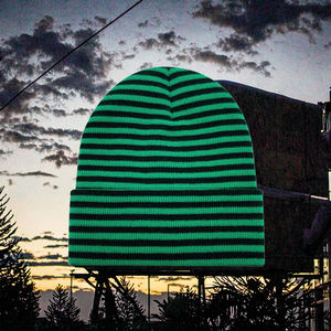 Bonnet en tricot unisexe bicolore 100 % acrylique, collection automne-hiver 2025 – Idéal pour l'extérieur, la plage, style urbain, tendance et économique - Product Image 2