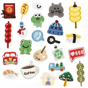 Mini Parche Termoadhesivo Bordado con Diseños de Casa, Pasaporte, Café, Hongo, Coche, Sushi para Etiqueta de Equipaje y Decoración de Bolsos - Product Image 1
