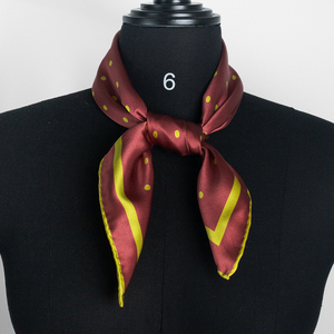 Foulards en soie imprimés colorés personnalisés 65*65cm <span class=keywords><strong>grande</strong></span> taille 100% foulards carrés en satin de soie écharpe châle pour femmes - Product Image 5