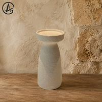 Plateau de service moderne ARM LVG en texture granulaire, blanc cassé, avec bords ondulés irréguliers, pour aliments, bijoux et collations, avec support haut