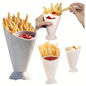 Assiette Moderne Écologique en Plastique pour Frites avec Coupe à Sauce pour Collations de Fête - Product Image 1