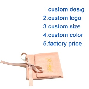 Nouveauté : Pochette à parfum personnalisée avec logo doré imprimé, en daim rose pêche, doublure satinée, rabat enveloppe et ruban - Product Image 5