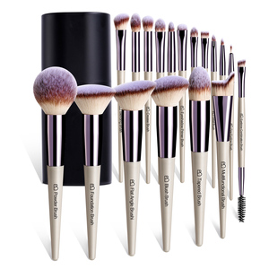 BS-MALL Set di 18 Pennelli da Trucco Sintetici Color Oro Champagne, Kit Personalizzato di Pennelli Vegani per Fondotinta e Ombretto con Custodia - Product Image 1