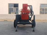 Petite plateforme de forage de puits d'eau sur roues de 230 m, plateforme de forage diesel montée sur remorque, plateforme de forage hydraulique à percussion pneumatique