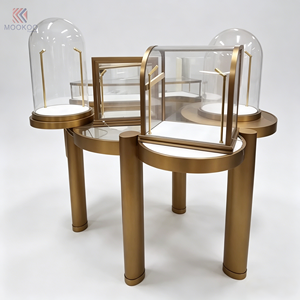 Présentoirs <span class=keywords><strong>en</strong></span> <span class=keywords><strong>verre</strong></span> de luxe pour boutiques, socles colonnes <span class=keywords><strong>en</strong></span> or brossé avec dômes de protection pour la présentation de bijoux et de montres de luxe - Product Image 2