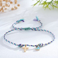 Bracelet en corde tressée arc-en-ciel avec pendentif croix dorée et cœur, bijou de poignet polyvalent et tendance, cadeau pour femmes et filles