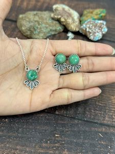 ชุดสร้อยคอและต่างหูเงินแท้ทำมือประดับด้วยพลอยคิงแมนเทอร์ควอยซ์สำหรับเป็นของขวัญ - Product Image 4