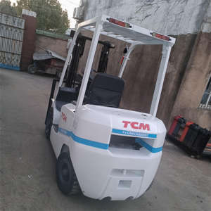 Montacargas Diésel TCM FD30 Usado de Marca Japonesa, 3 Toneladas, Modelo 2023, Excelente Rendimiento, Segunda Mano, Tracción en las Cuatro Ruedas - Product Image 2