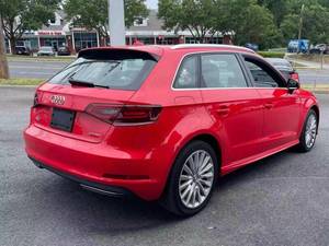 Audi A3 Hatchback E-tron Híbrido 4.1-6L Premium Plus Automático de 4 Puertas, Cuero, R18, ACC, Interior Claro, Volante a la Izquierda, Usado y Económico - Product Image 4