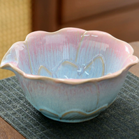 Bol à matcha en céramique fait main avec support pour fouet, design floral élégant, vaisselle en forme de fleur de lotus, Chawan avec bec verseur