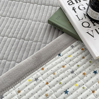 Ensemble de couvre-lit d'hiver en velours de lait épaissi en polaire, trois pièces, motif à pois matelassé, housse de matelas 1,8 m, drap de lit