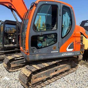 Excavatrice sur chenilles d'occasion Doosan DX85R-3 de 8,6 tonnes avec une force de déchirement de 53,9 kN et une profondeur de creusement de 4750 mm à vendre en stock - Product Image 4