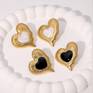 Boucles d'oreilles clous tendance en acier inoxydable plaqué or 14 carats PVD, motif fleur, cœur, papillon, émail doré, haute qualité, personnalisées pour les fêtes - Product Image 2