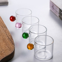 Tasse à café en verre soufflé à la main, résistante à la chaleur, de forme cylindrique, avec poignée en forme de boule colorée, design créatif et unique.