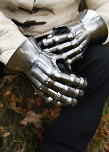 Guantes de acero premium estilo reloj de arena inspirados en el diseño de armadura del siglo XIV, hechos a mano, protección para manos de caballero, colección decorativa - Product Image 3