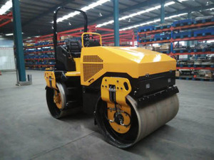 Brand 4 Ton Hydraulic Road Roller Mini Compactor RWYL71B Double Drum With High Quality - Product Image 5