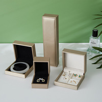Boîte à bijoux en maille métallique Fuxin avec design personnalisable pour le rangement des bracelets, des bagues, des boucles d'oreilles et des colliers, emballage cadeau en cuir PU
