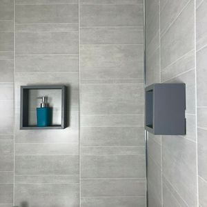 Paneles de <span class=keywords><strong>pared</strong></span> para <span class=keywords><strong>baño</strong></span>, <span class=keywords><strong>revestimiento</strong></span> de <span class=keywords><strong>PVC</strong></span>, efecto de azulejo de mármol gris, 250x8mm - Product Image 4
