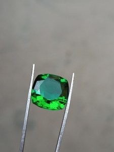 Gema Suelta de Esmeralda Verde Creada en Laboratorio Zubeda Gems, 25 Ct, Corte Cojín, para la Elaboración de Joyas - Product Image 4
