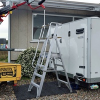 Échelle à plate-forme large mobile en aluminium épaissie de 4 pieds 4 marches avec mains courantes antidérapantes 330lb EN 131 pour l'entretien des machines