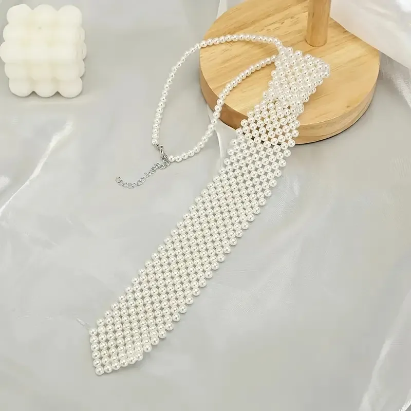 Corbata de perlas de imitación negra/blanca, corbata de estilo elegante preatada desmontable, corbata de camisa elegante de nicho para mujer