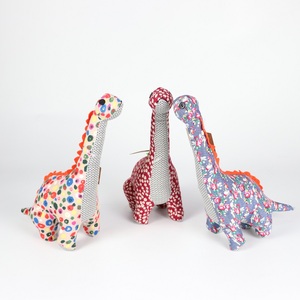 Échantillon disponible cheval en bois portant brocart tissu de cire dessiné à la main couleur grise accepter personnalisé fabriqué au Vietnam - Product Image 3