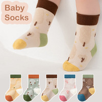 Vente en gros de chaussettes pour bébés de 0 à 8 ans, chaussettes pour bébés en coton à motifs de dessins animés, chaussettes tricotées confortables sans couture, chaussettes colorées