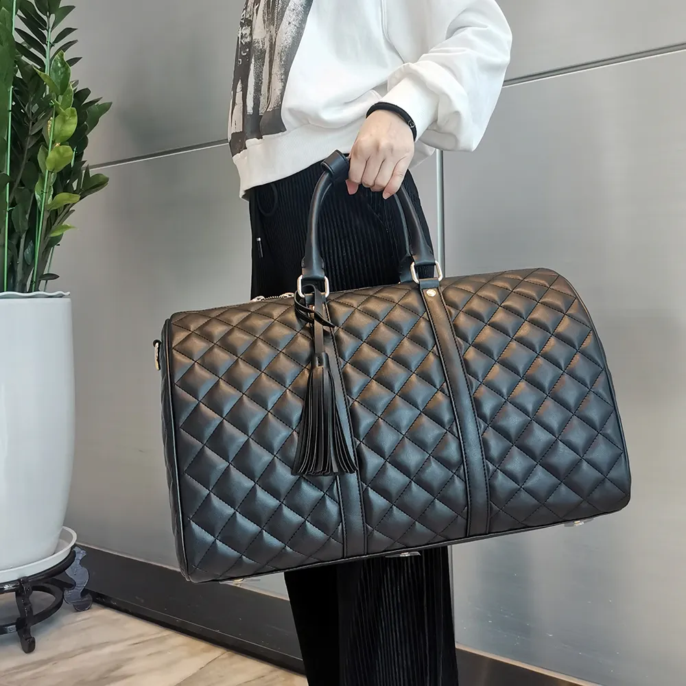 2024 chất lượng cao chần PU phong cách da túi du lịch chi tiêu da đêm Túi Duffel phụ nữ Weekender Túi vải thô