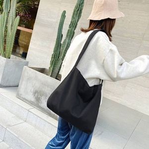 Sacs fourre-tout en toile de coton biologique épais et robustes, design simple, taille personnalisée, avec fermeture magnétique, logo personnalisé - Product Image 4