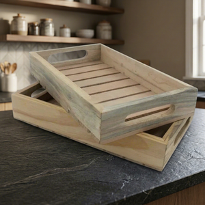 Plateau de service rectangulaire GrainMark Signature en bois d'acacia, profond, sculpté, avec poignées en bois, pour la décoration intérieure haut de gamme, idéal pour servir les plats - Product Image 1