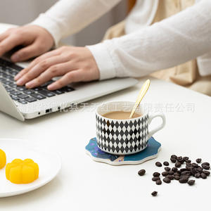 แผ่นรองแก้วเซรามิกฝูเจี้ยน เดอฮวา รูปทรงไม่สม่ำเสมอ ลายการ์ตูน แผ่นกันลื่นสำหรับป้องกันเครื่องดื่มกาแฟและชา - Product Image 5